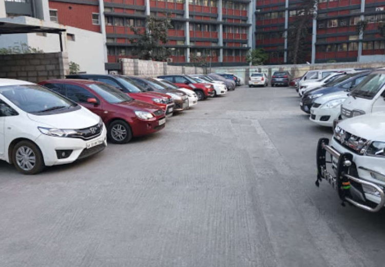 Equipamento para abrir portão de estacionamento para os clientes